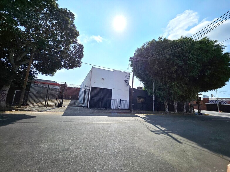 More Photos Of 2300 S Broadway, Los Angeles Manufacturing For Sale