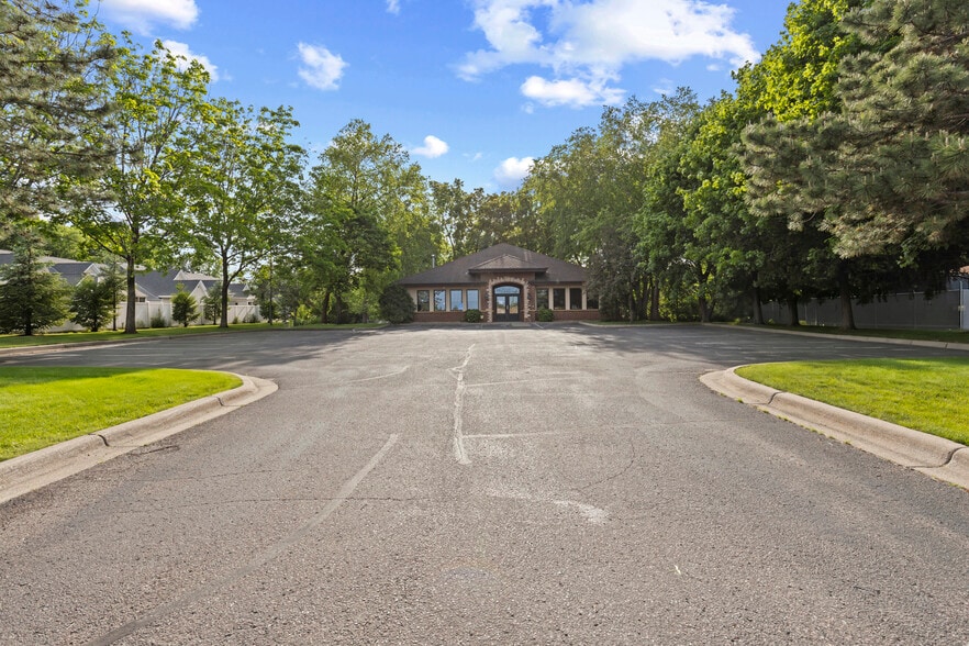 More Photos Of 9340 Hennepin Town Rd, Eden Prairie Office For Sale
