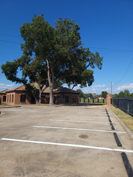 More Photos Of 2323 N Walton Walker Blvd, Dallas Office For Sale