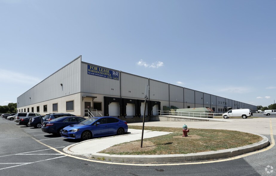 More Photos Of 35 Commerce Way, Dover Warehouse For Lease