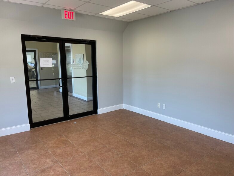More Photos Of 670 Marina Dr, Charleston Office For Lease