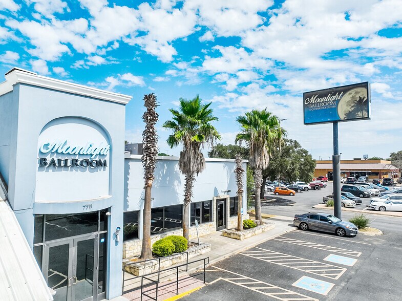 More Photos Of 8425 Bandera Rd, San Antonio General Retail For Sale