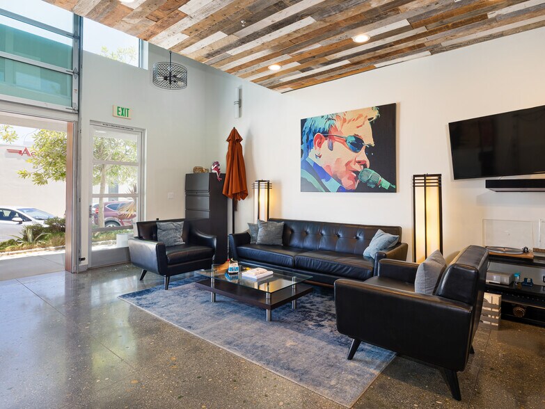 More Photos Of 215-237 California St, El Segundo Loft Creative Space For Lease