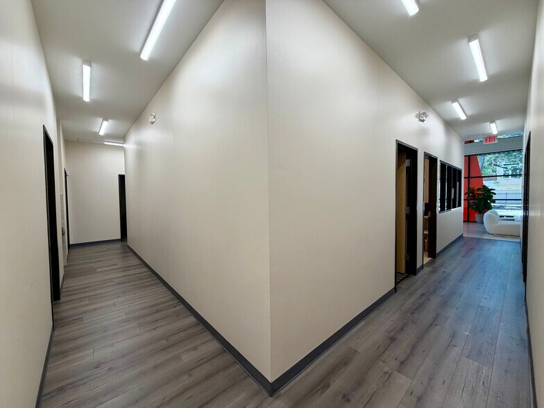 More Photos Of 1009 Yale St, Houston Freestanding For Lease