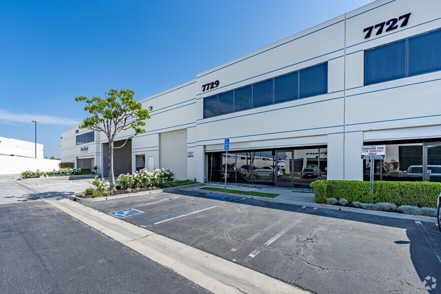 More Photos Of 7617-7621 Somerset Blvd, Paramount Unknown For Lease