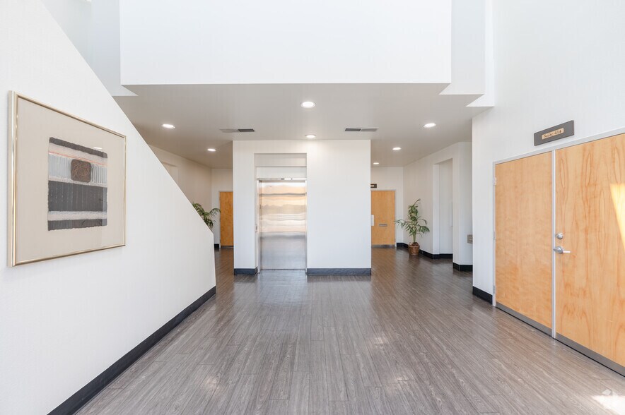 More Photos Of 2920 N Green Valley Pky, Henderson Office For Sale