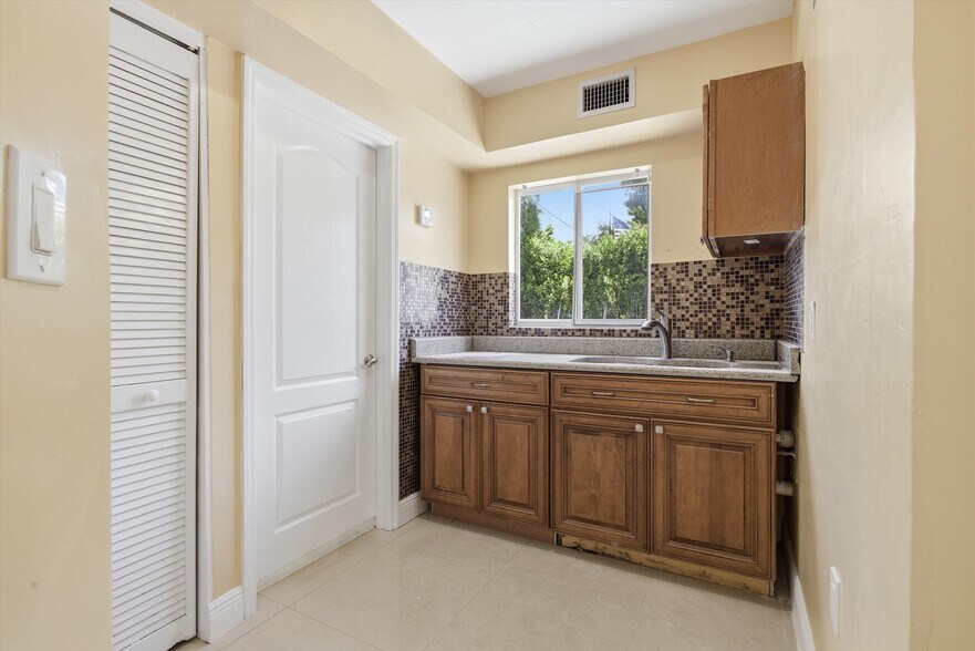 More Photos Of 3240 NW 7th St, Miami Office For Sale