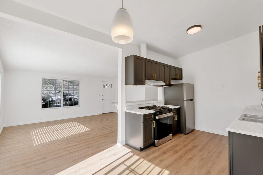 More Photos Of 425 Ford Rd, Costa Mesa Multifamily For Sale