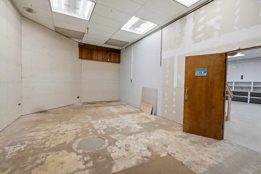More Photos Of 13170 Lincoln Way, Auburn Office For Sale