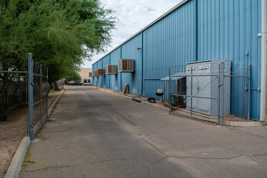 More Photos Of 737 W 2nd Ave, Mesa Manufacturing For Sale