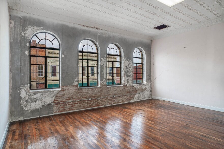 More Photos Of 110 E Main St, Union Storefront Retail Office For Lease