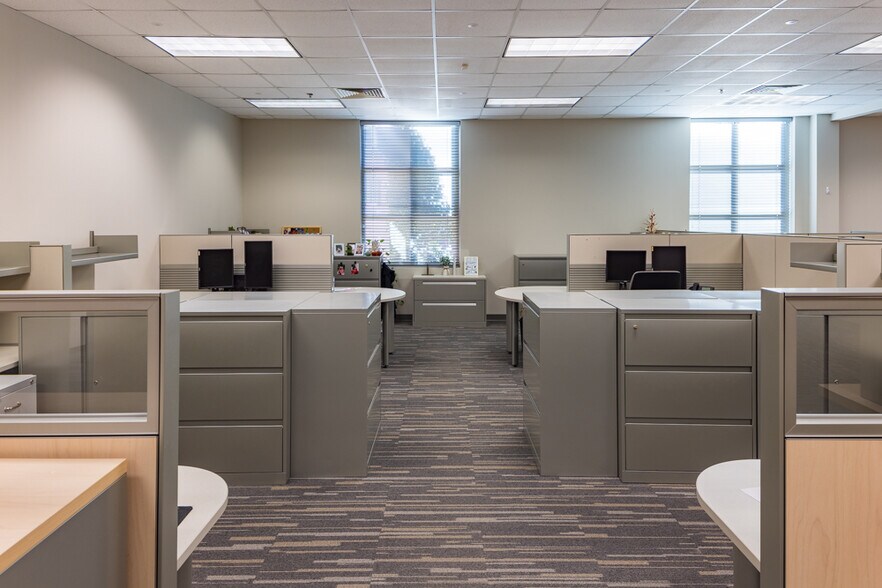 More Photos Of 10431 Wallace Alley St, Kingsport Office For Sale