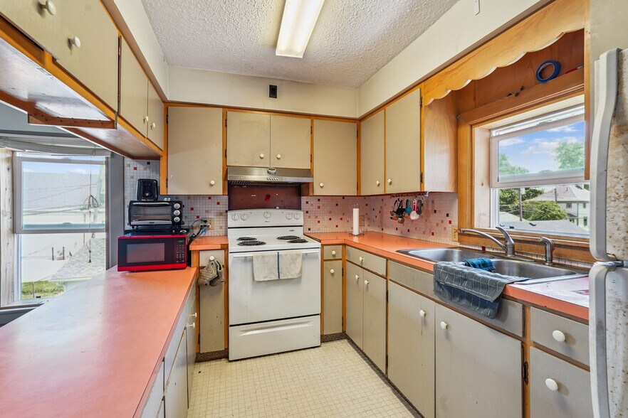 More Photos Of 920 High St, Grinnell Apartments For Sale