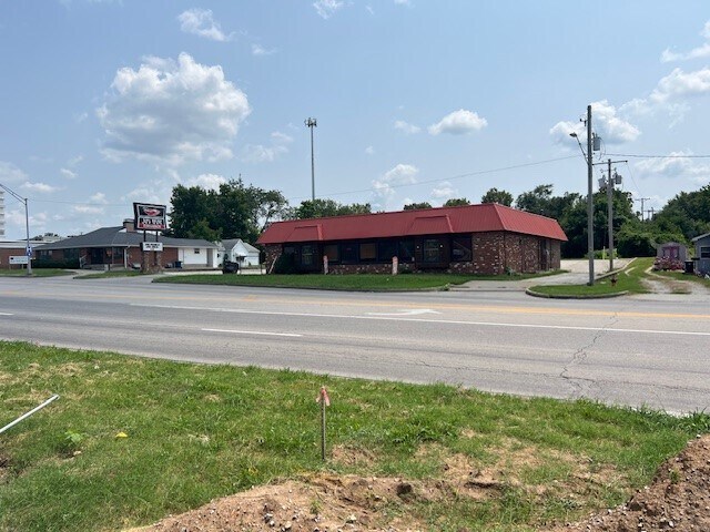 More Photos Of 1975 W Broadway Blvd, Sedalia Restaurant For Sale