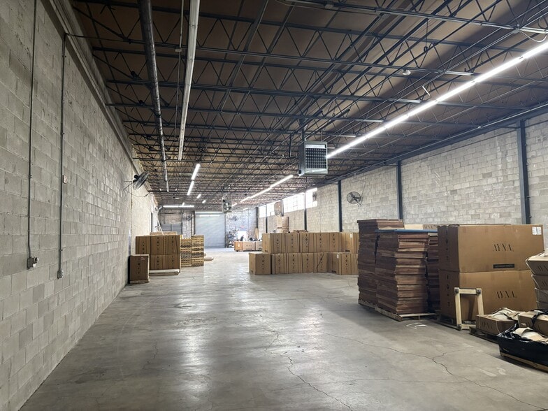 More Photos Of 216-218 Sherwood Ave, Farmingdale Warehouse For Lease