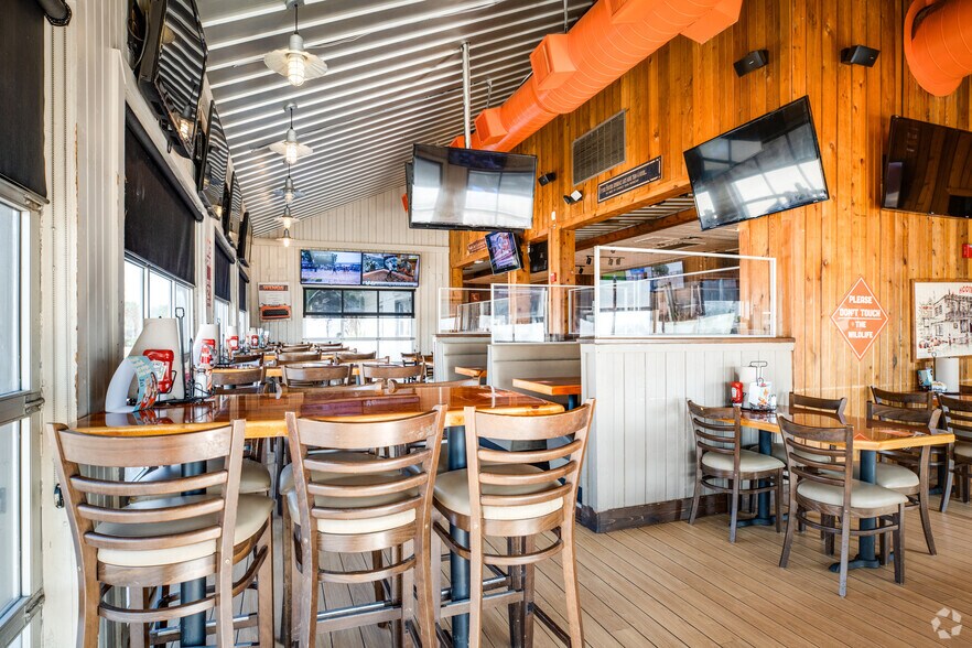 More Photos Of 3921 Jack Kultgen Fwy, Waco Restaurant For Sale
