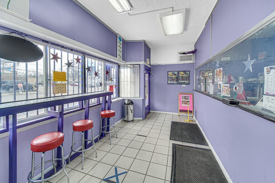 More Photos Of 5600-5612 W Division St, Chicago Storefront For Sale