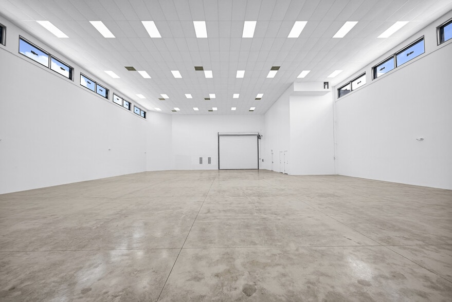 More Photos Of 210 NE 68th St, Miami Warehouse For Sale