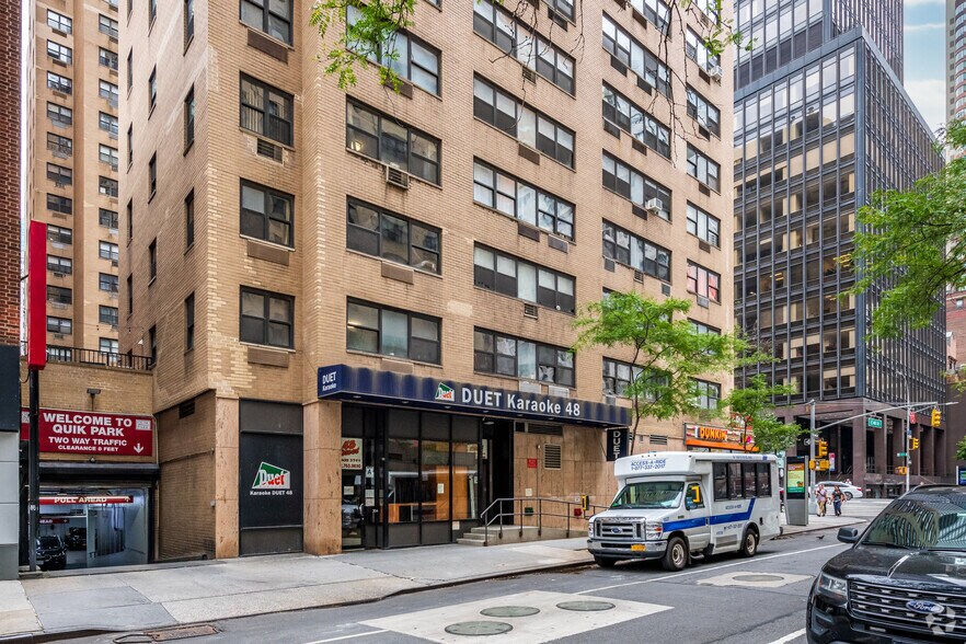 More Photos Of 301 E 47th St, New York Apartments For Lease
