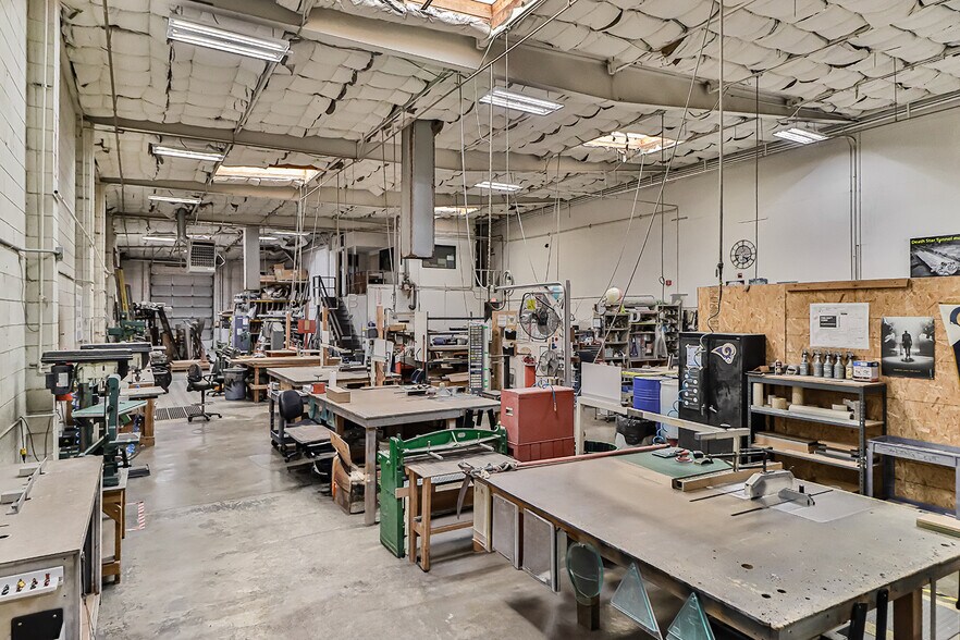 More Photos Of 6846 Valjean Ave, Van Nuys Warehouse For Sale