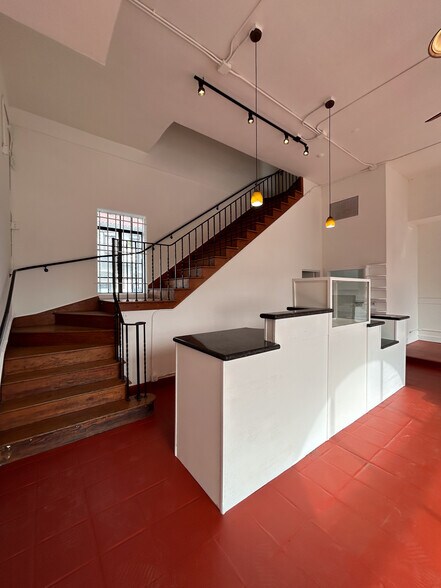 More Photos Of 2057-2061 N Los Robles Ave, Pasadena General Retail For Lease