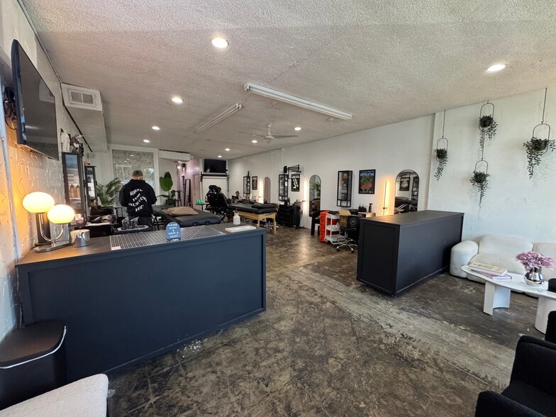 More Photos Of 4320-4352 S Manhattan Ave, Tampa General Retail For Lease