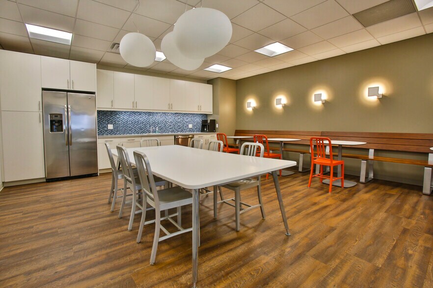 More Photos Of 900 US Highway 9 N, Woodbridge Office For Lease