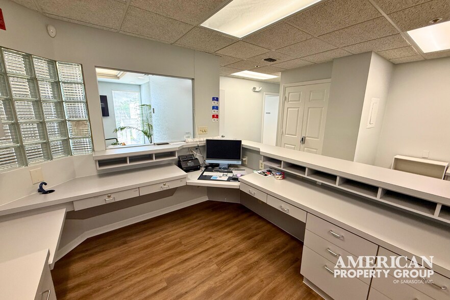 More Photos Of 1219 S East Ave, Sarasota Medical For Sale