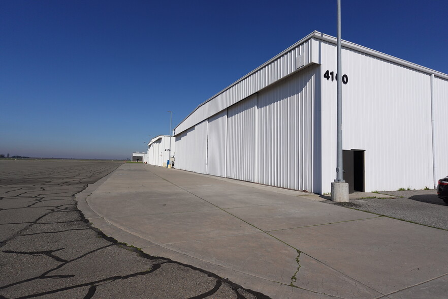 Primary Photo Of 4170 Aviation Dr, Madera Airplane Hangar For Sale