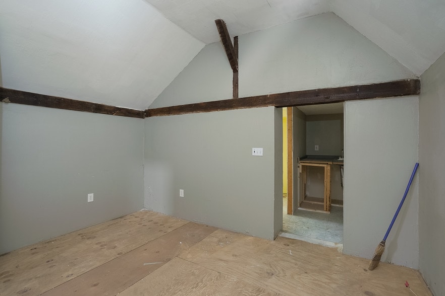 More Photos Of 6 Clinton Ave, Westfield Warehouse For Sale