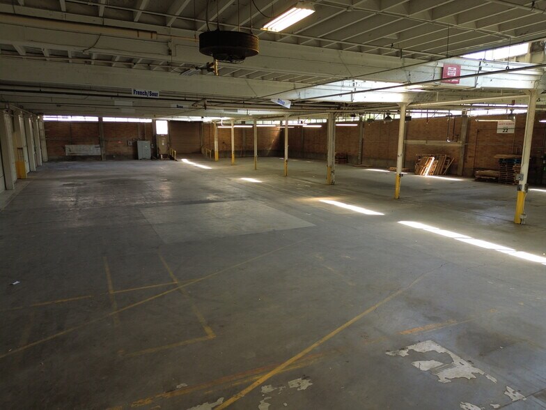 More Photos Of 1011 SE Oak St, Portland Industrial For Sale