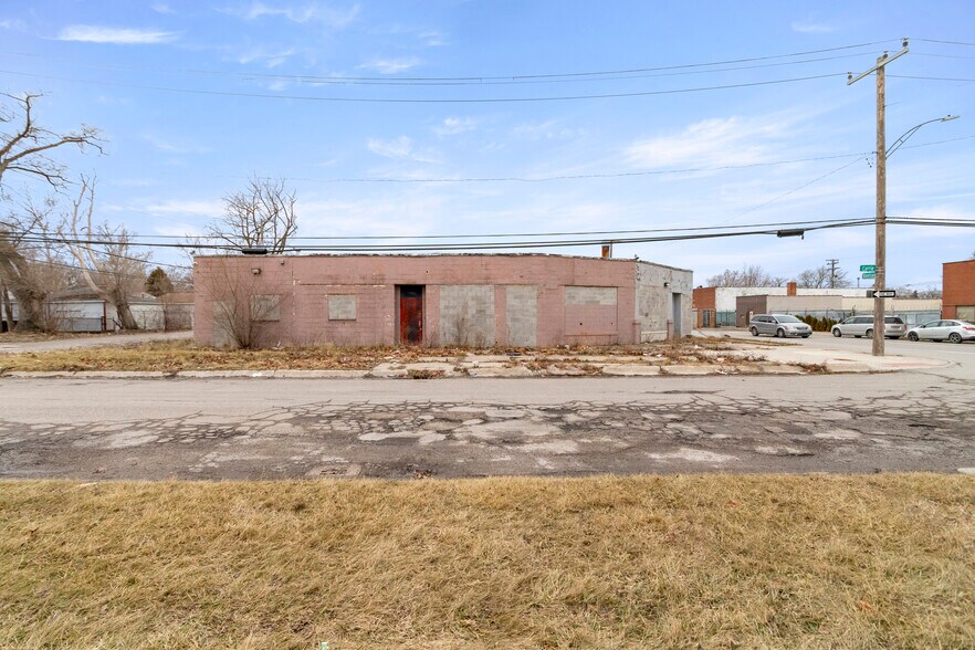 More Photos Of 6870 E Davison St, Hamtramck Industrial For Sale