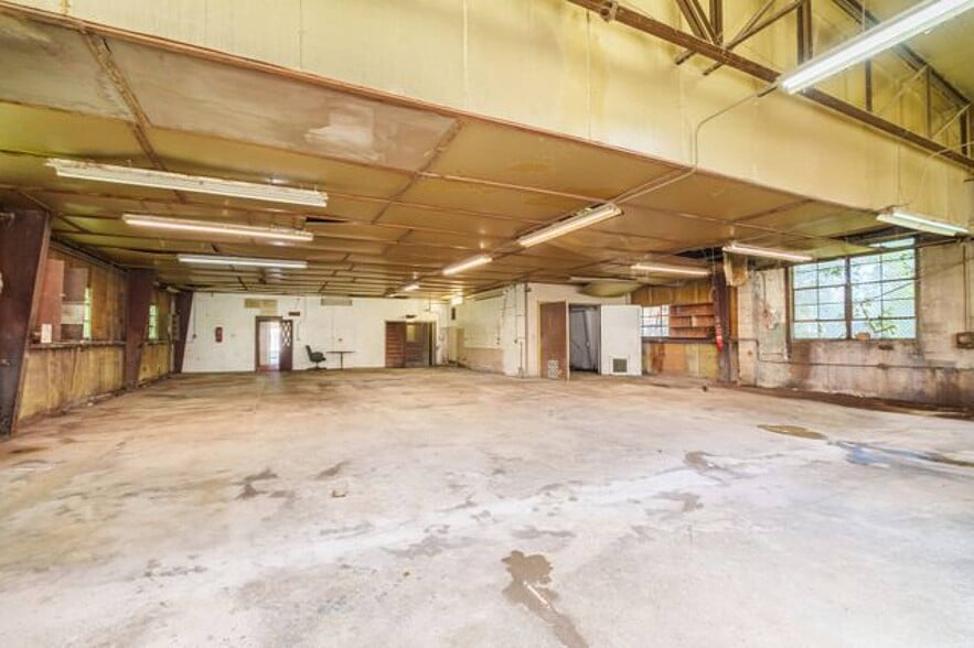 More Photos Of 210 W Main St, Hartford Freestanding For Sale