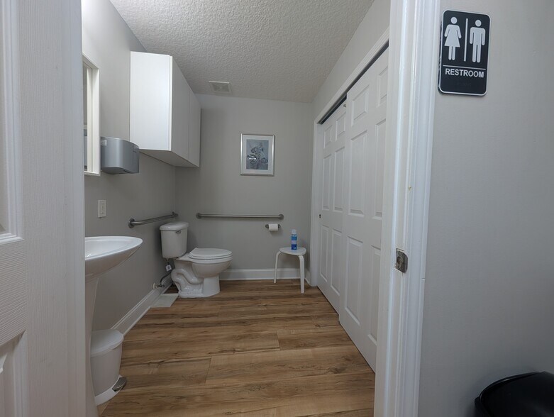 More Photos Of 1629 Race Track Rd, Jacksonville Loft Creative Space For Lease