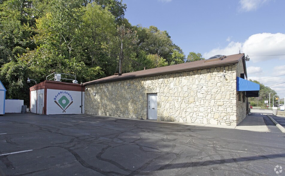 More Photos Of 611 Pyramid Hill Blvd, Hamilton Restaurant For Sale