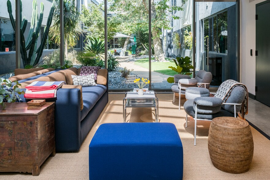 More Photos Of 3000 W Olympic Blvd, Santa Monica Office For Lease
