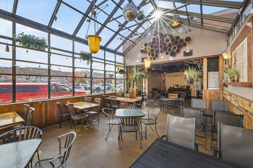 More Photos Of 234 SW 5th St, Grants Pass Restaurant For Sale