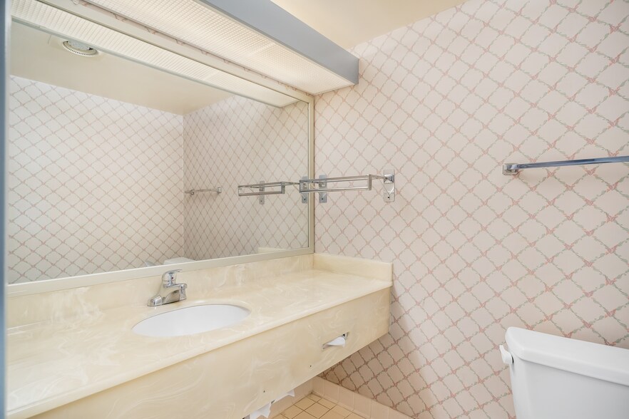 More Photos Of 5250 W El Segundo Blvd, Hawthorne Hotel For Sale