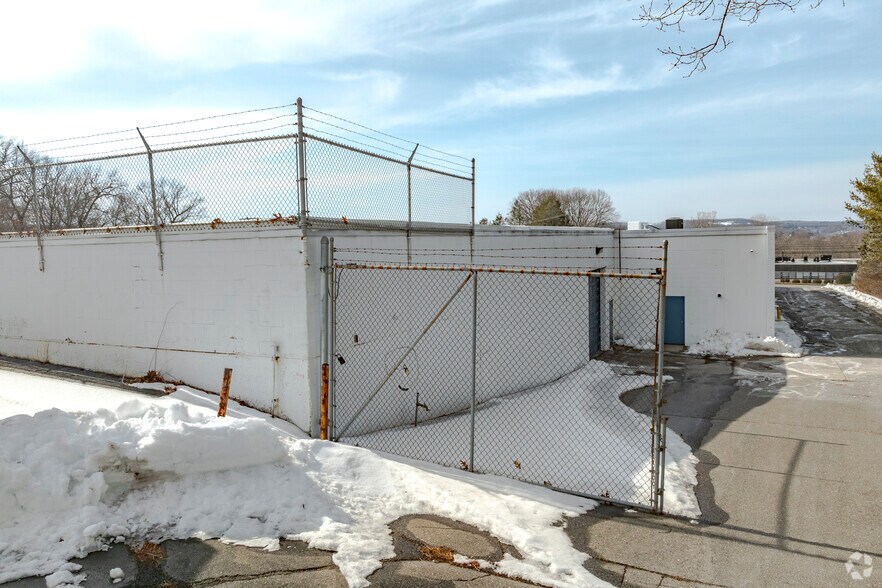 More Photos Of 266 Brookside Rd, Waterbury Manufacturing For Sale