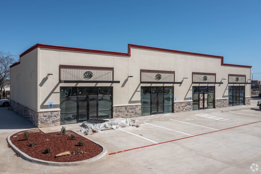 Primary Photo Of 2001 Southeast Pky, Arlington Storefront Retail Office For Sale