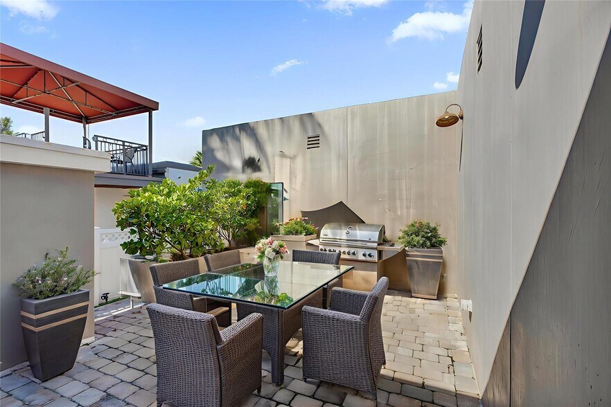 More Photos Of 322 Oklahoma St, Hollywood Multifamily For Sale