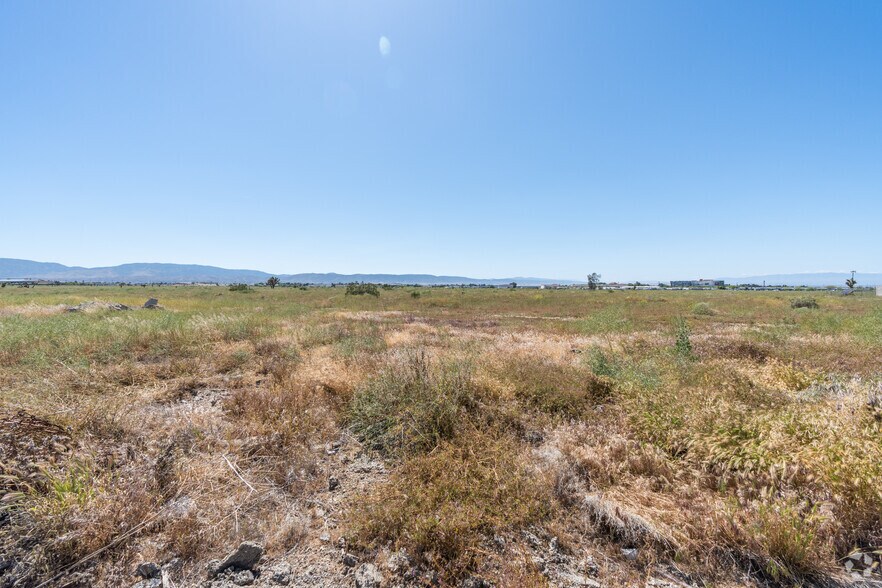 More Photos Of W Avenue L4 @ Sierra Highway, Lancaster Distribution For Sale