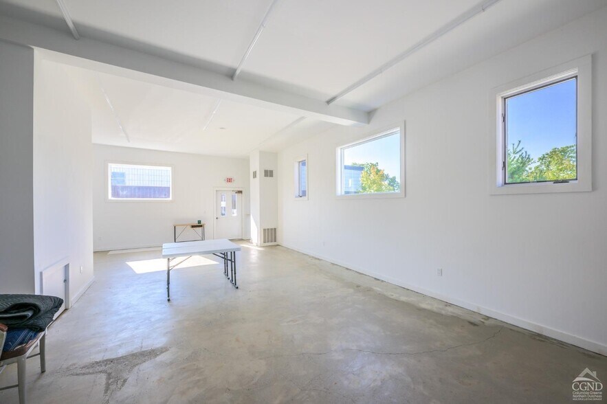 More Photos Of 84 Green St, Hudson Office For Lease