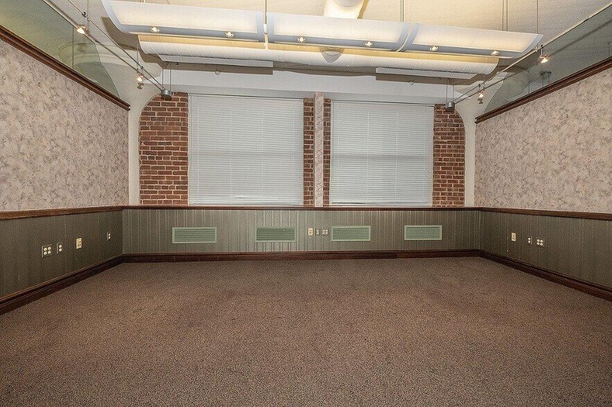 More Photos Of 2001 Main St, Wheeling Office For Lease
