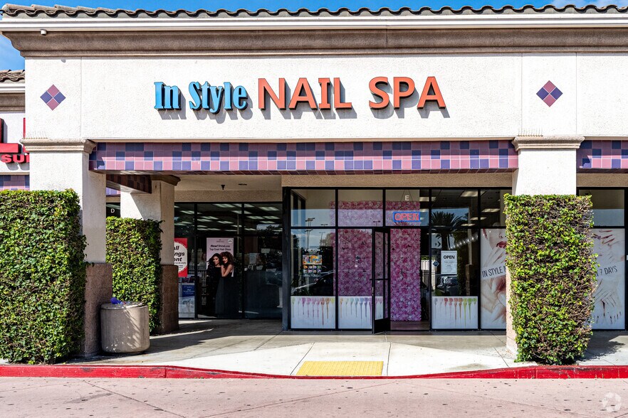 More Photos Of 14525 Lakewood Blvd, Paramount Storefront Retail Office For Sale