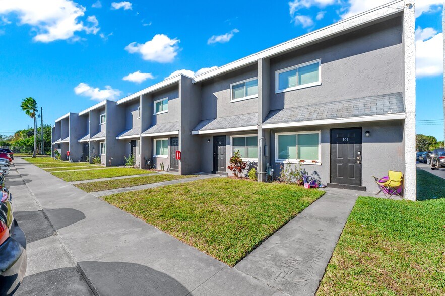 Primary Photo Of 825 E University Blvd, Melbourne Apartments For Sale