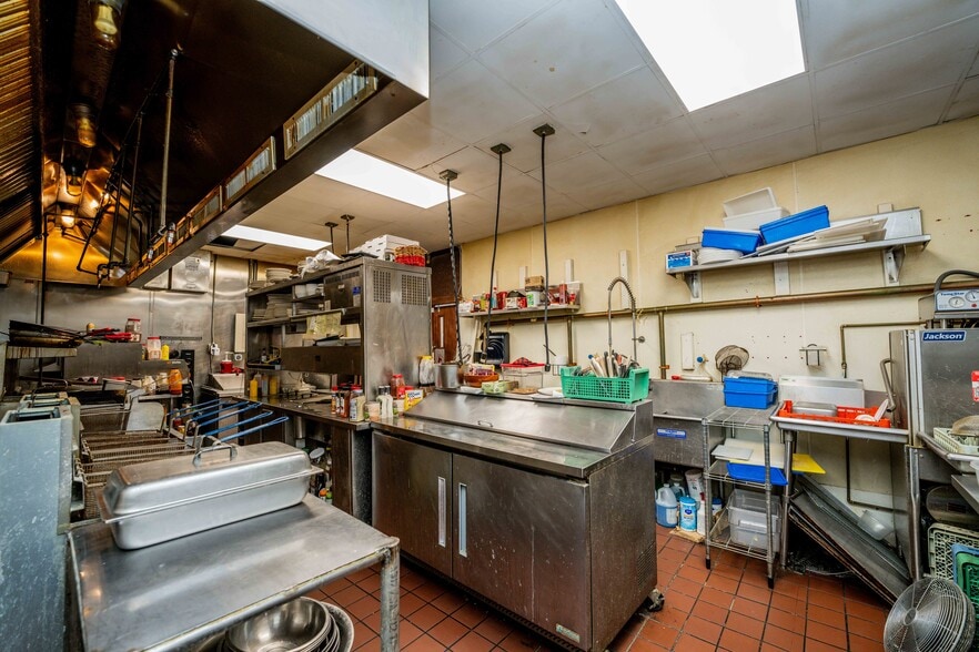 More Photos Of 266 Dartmouth St, New Bedford Restaurant For Sale