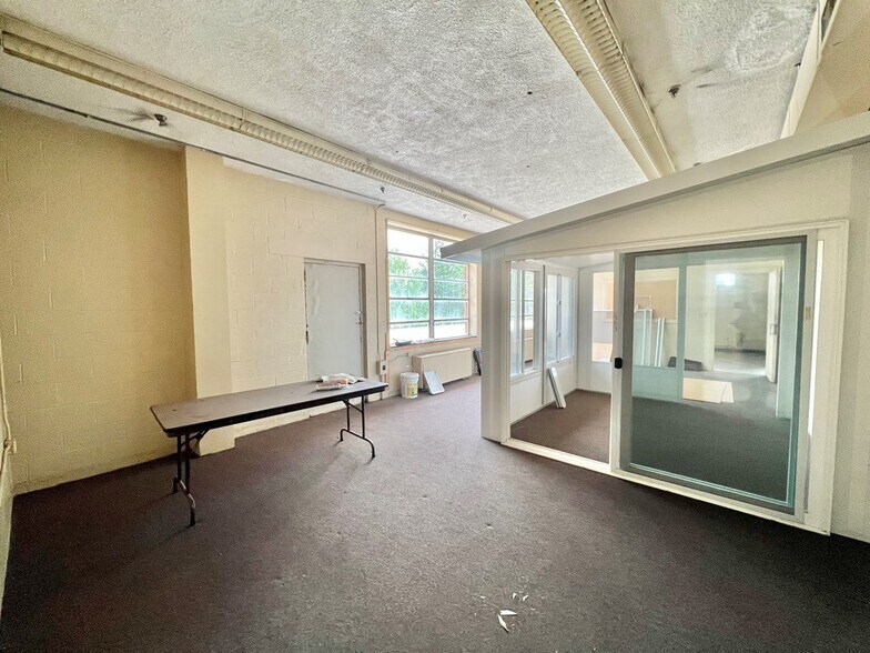 More Photos Of 521 S Market St, Galion Manufacturing For Sale