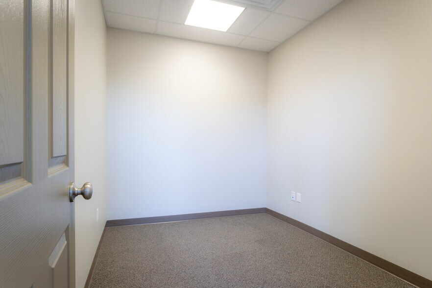 More Photos Of 4304 40 Av, Lloydminster General Retail For Lease