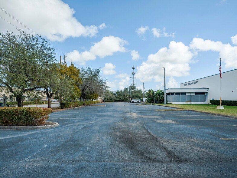 More Photos Of 50 NE 179th St, Miami Manufacturing For Lease